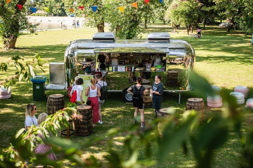 Cozy Donkey - Sporty Lake Apartment Zagreb Bagian luar foto